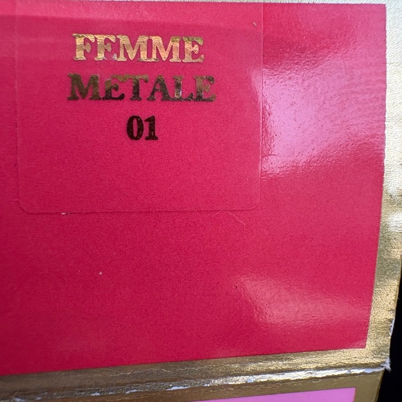 Juicy Couture gift box with beautiful bracelet plus free J.C. lipgloss included - Picture 8 of 16